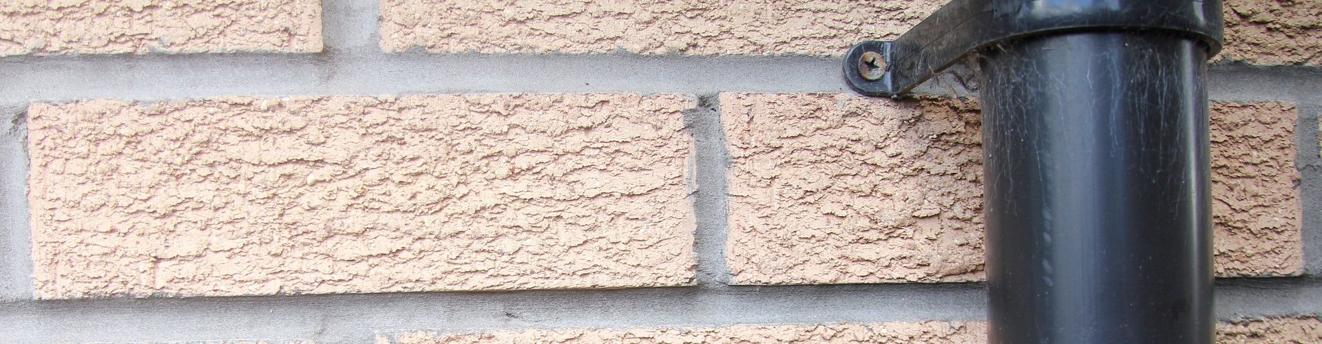 Hoidamme myös salaojien ja sadevesijärjestelmien asennuksen.